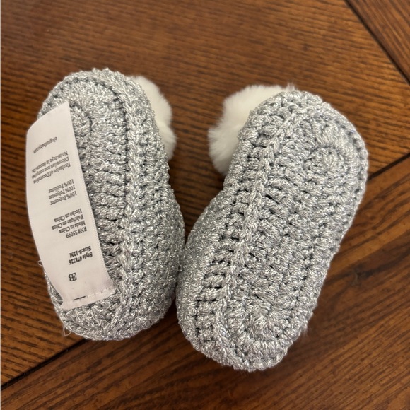 Cozy Silver Knit Infant Booties with White Pom Poms - Picture 4 of 5